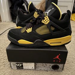 Air Jordan 4 10.5 $130
