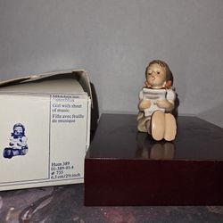 "Girl With Sheet Music" Hummel TMK-6 