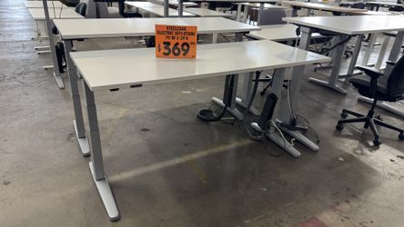 Steelcase Electric Sit&Stand Table 70″
