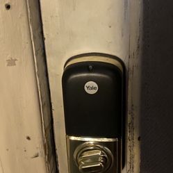 Yale Touch Screen Door Lock Gently Used But Still Perfect 