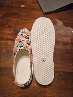Cute clogs size 7 / 1/2