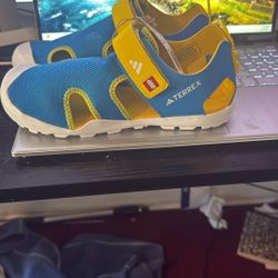 Size 5 Boys Adidas Lego Collection Sandas