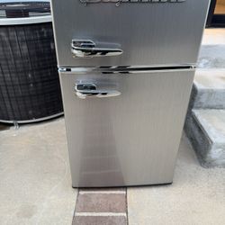 Frigidaire Refrigerator