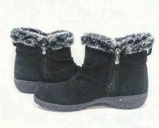 Khombu Insulated Black Suede Ankle Boots Women's Size 6