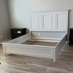 King Bed Frame - Solid wood 