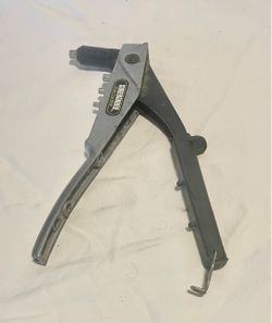 Rivet gun