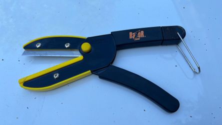 Razor jaw utility cutter