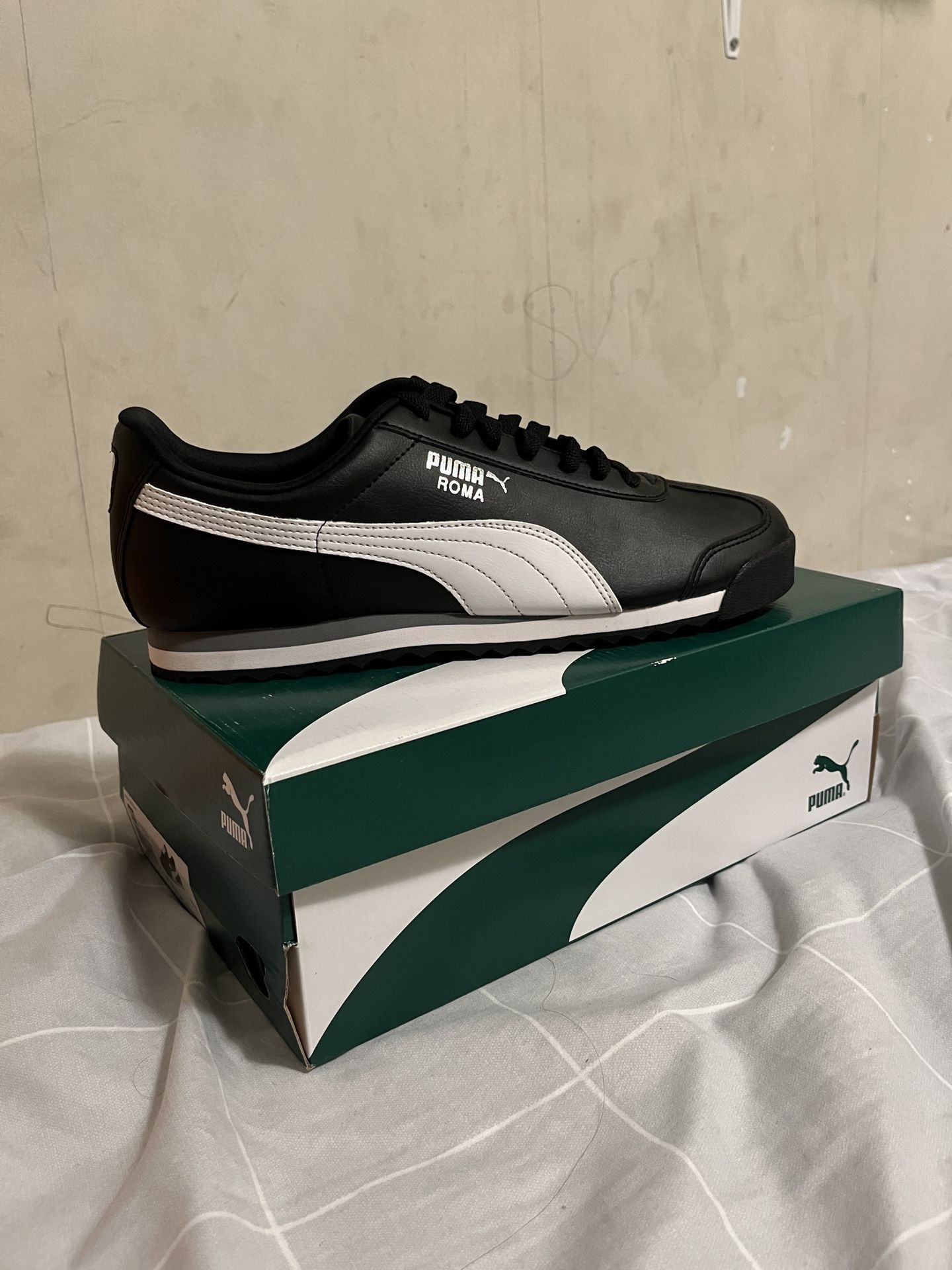 Black and White Puma Roma Basic - Mens size 10.5