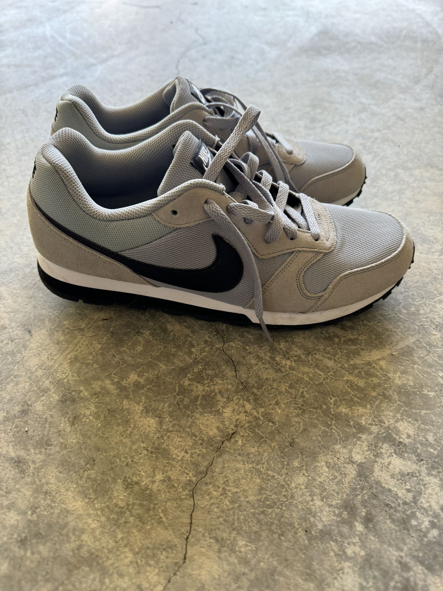 Brand New Nike MD Runner 2 Shoes Size 10.5