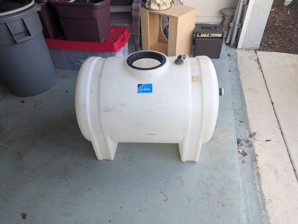 65 Gallon Horizontal Polyethylene Tank