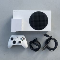 Microsoft Xbox Series S 256gb with cords and controller, great condition