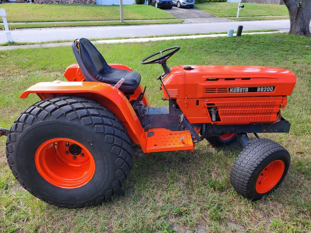B8200 KUBOTA 18HP TRACTOR
