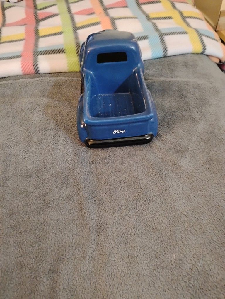 Ford Decoration