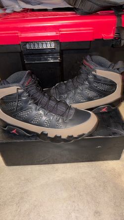 Jordan 9 Olives Size 9, slightly worn!