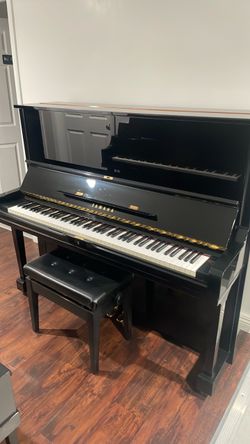 Yamaha Upright Piano in Polished Ebony