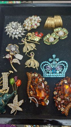 Vintage Jewelry Lot Great Deal- signed
