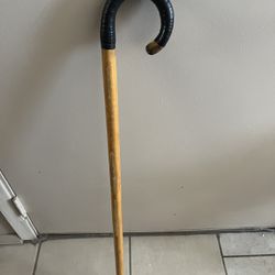 Walking Cane Very Sturdy Pure Wood $8. Mpu