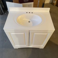 Glacier Bay 31 in. Single Sink White Bath Vanity with White Cultured Marble Top (Assembled) 