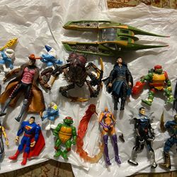 lot of action figures Marvel