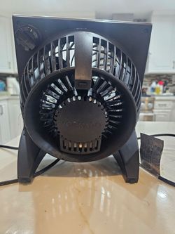 Vornado Air Circulator Fan – Compact Powerful Desk/Table Fan – Working