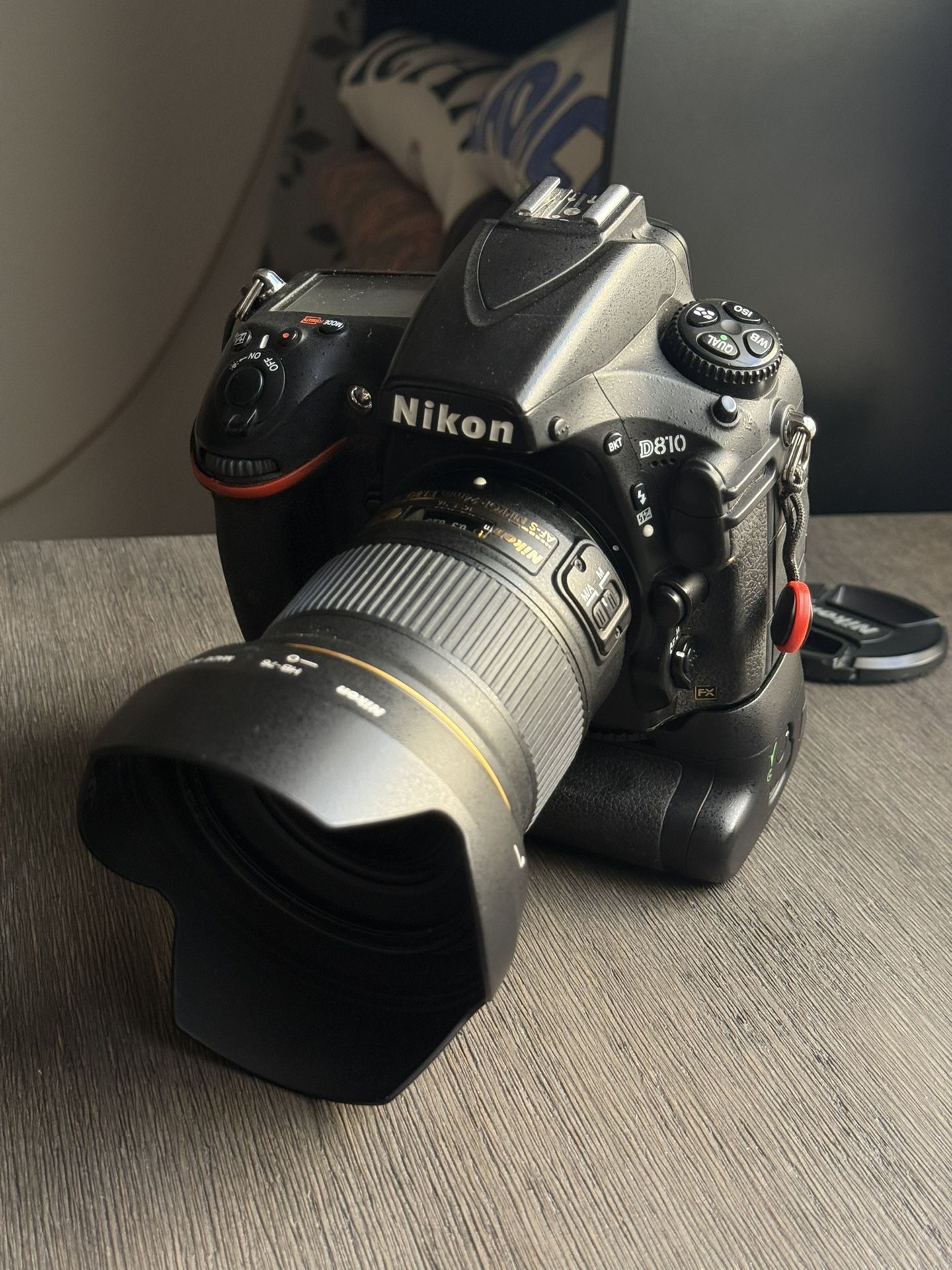 Nikon D810 + Battery Grip + 24mm & 85mm Nikkor Prime Lenses – Great Conditi