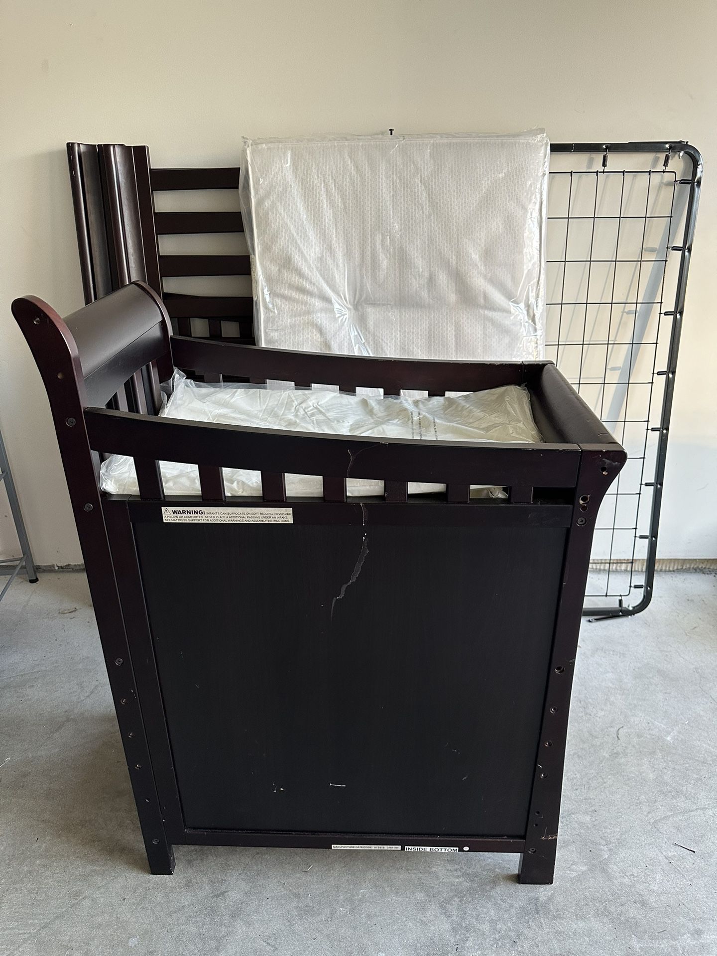 Crib With Diaper Changing Area
