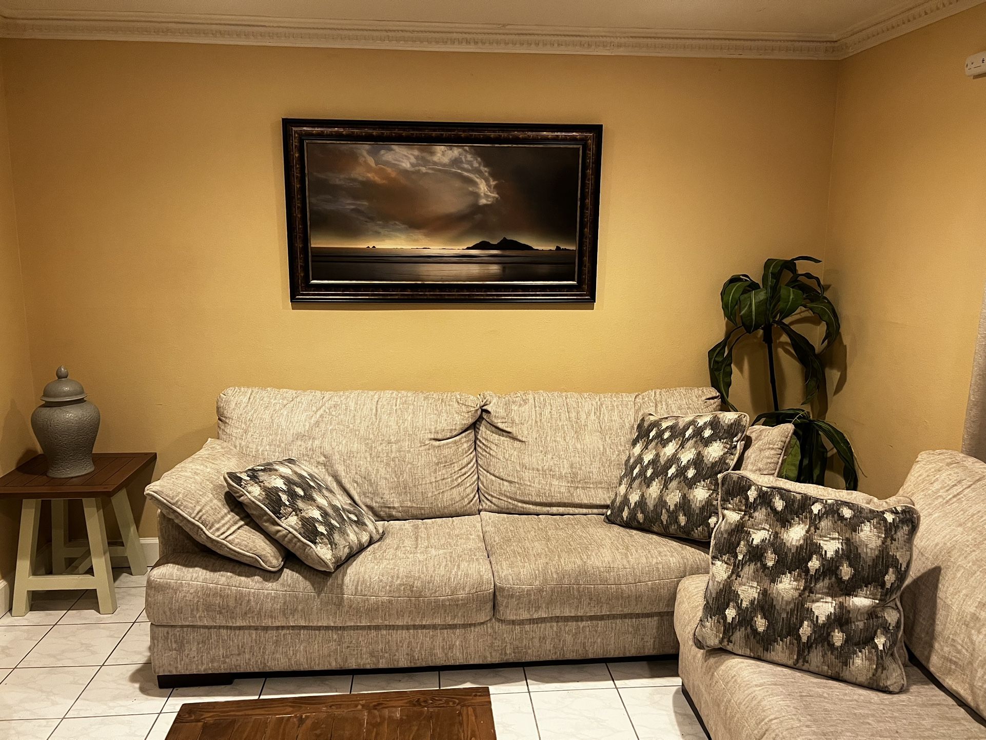 Sofa Set And Extra 2 Pieces Ottoman