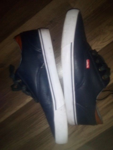 Men's 8.5 Levis Sneakers