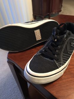 Converse black low top ~youth size 7y *used* $10