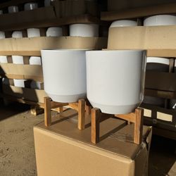 Ceramic Pot With Stand 