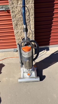 This is a Kenmore upright bagless vacuum cleaner.  