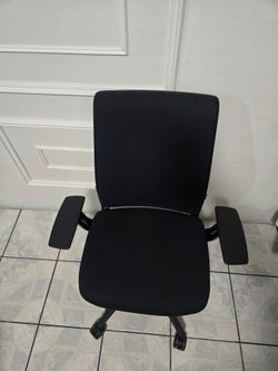 Steelcase think v2 Ergonomic task chair 2018
