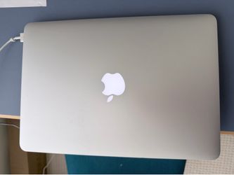 Apple MacBook Pro 13-inch (Early 2015) - 256GB HD
