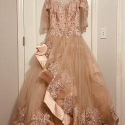 Wedding Dress / Ball Gown / Prom Dress