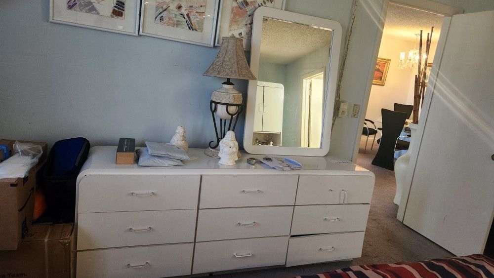 Dresser With Mirror