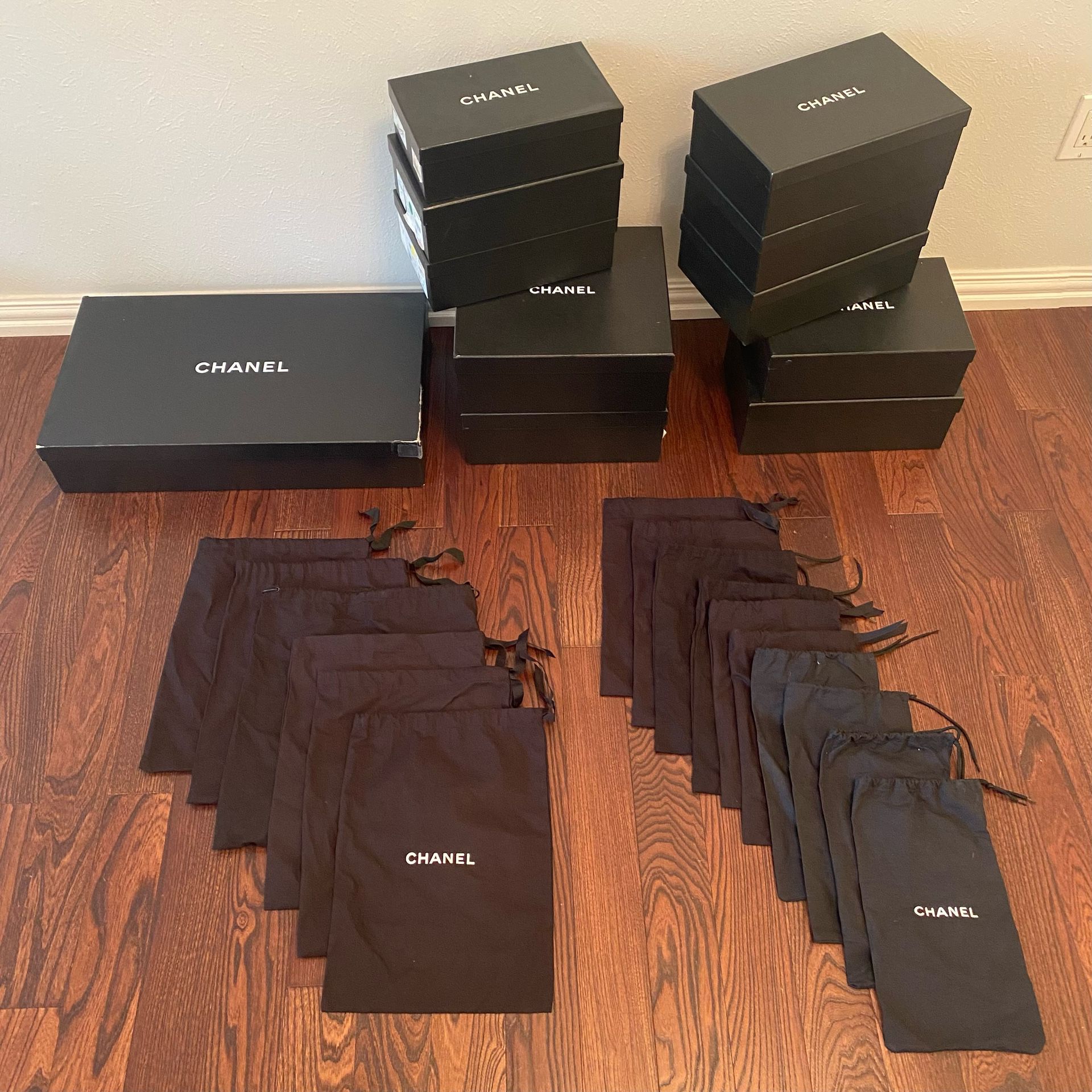 11 CHANEL shoe boxes of various sizes + 16 CHANEL shoe bags for