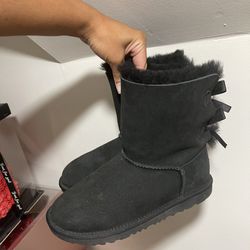 Bow Ugg Boots Size 4