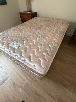 Full-size Seely mattress excellent condition