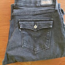 Vintage Women's Levi's  Jeans , Size  W32 -L32  and L30  $ 25  Each