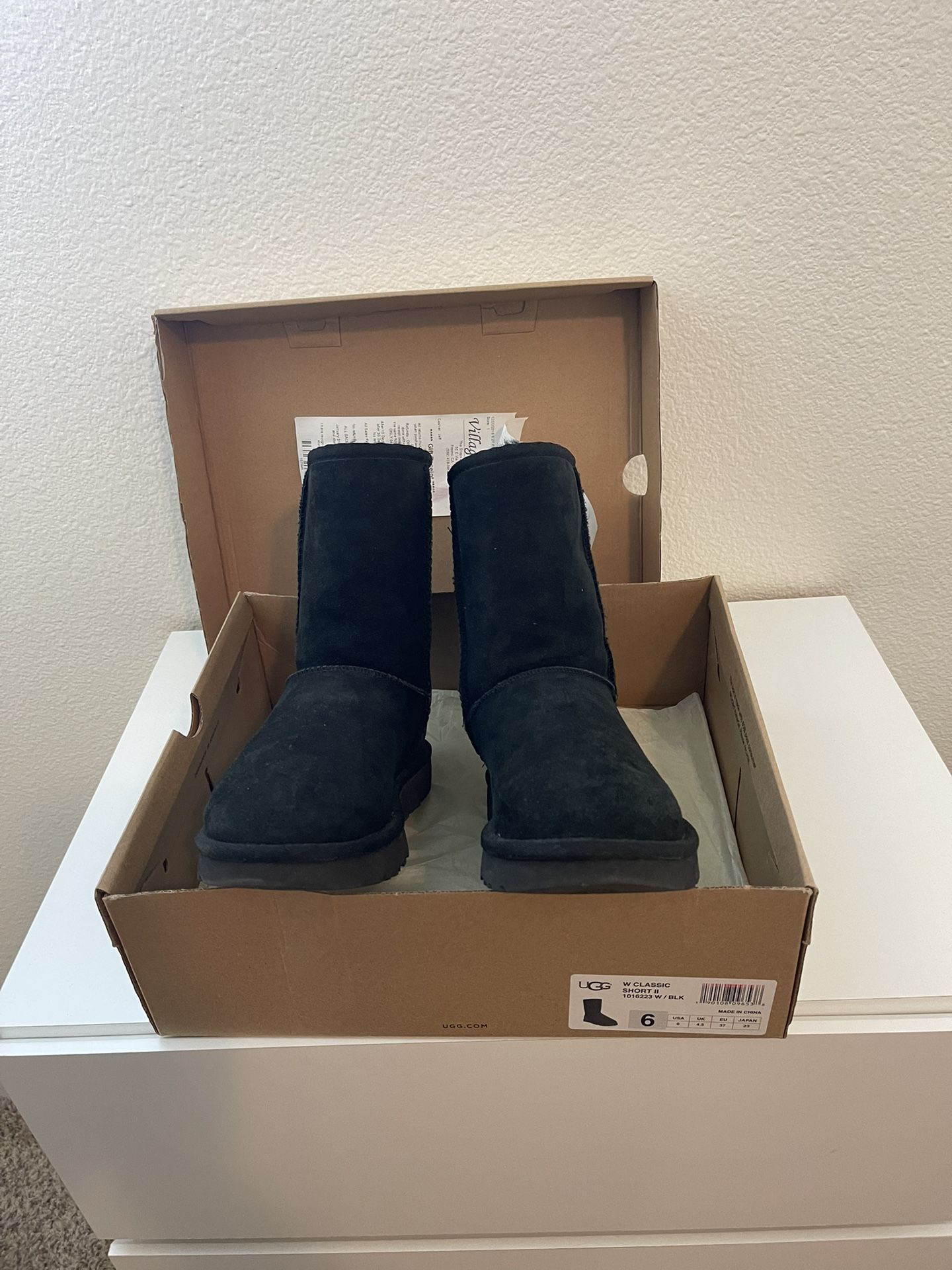 Uggs Black Classic II Short