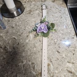 Wedding Photo Prop Medium White Filigree dog collar w/floral arrangement 21.5 in