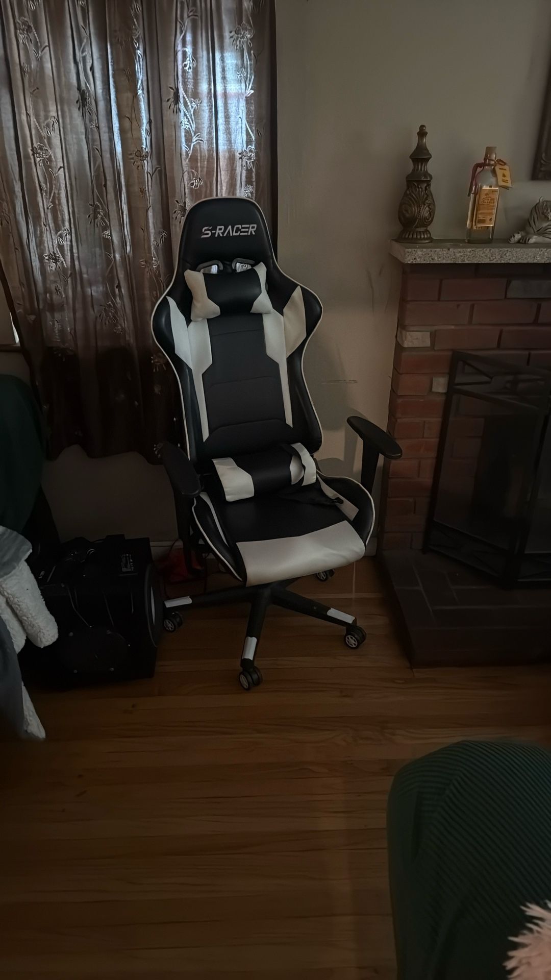 Gaming chair 