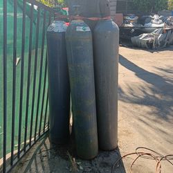 3 Helium tanks