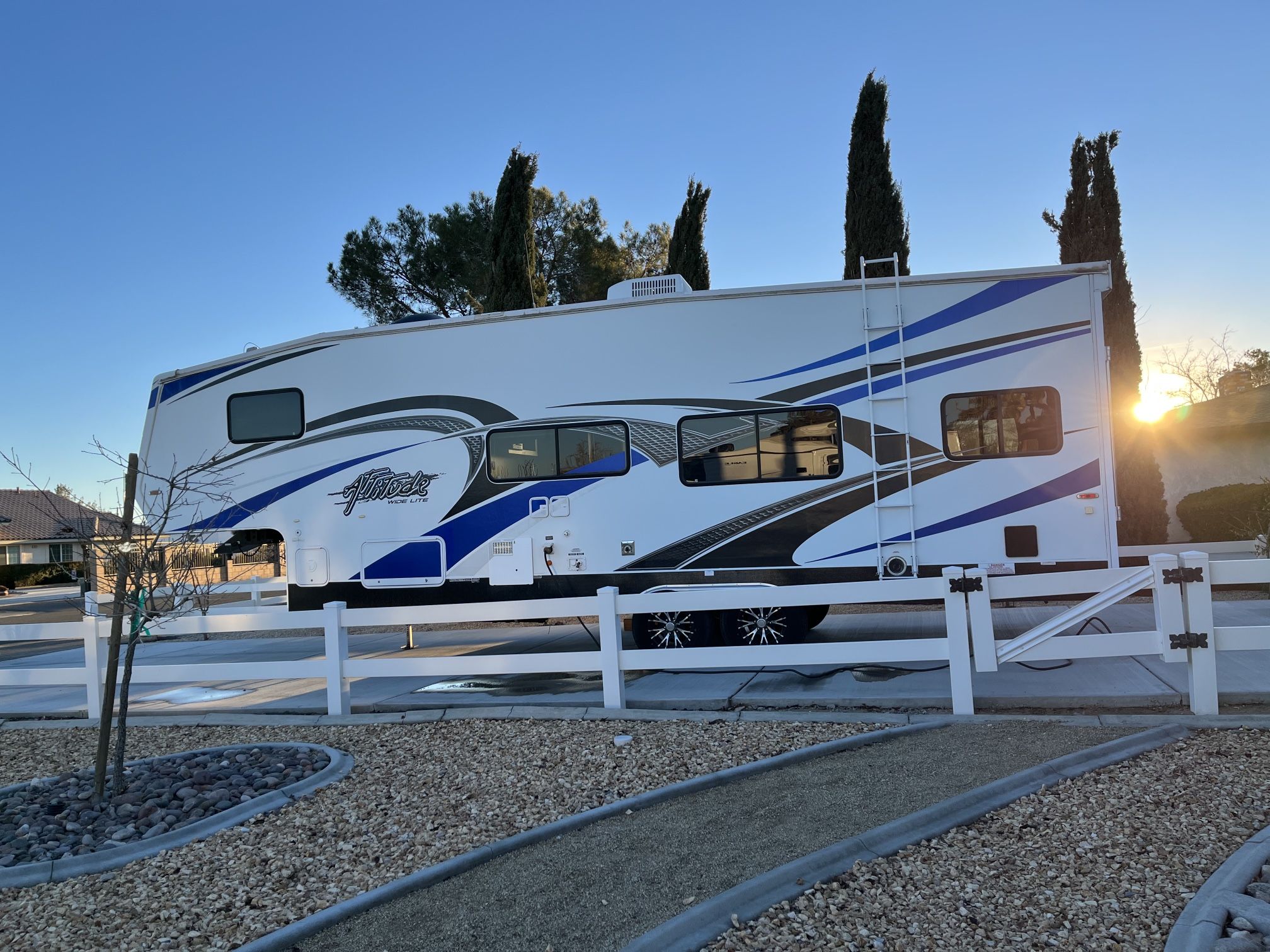 2013 Attitude Toy hauler 28’ for Sale in Apple Valley, CA OfferUp