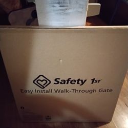 Baby Gate BRAND NEW