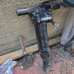 Pneumatic jack hammer