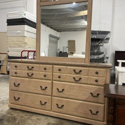 DRESSER AND MIRROR 🚚🚚FREE DELIVERY🚚🚚