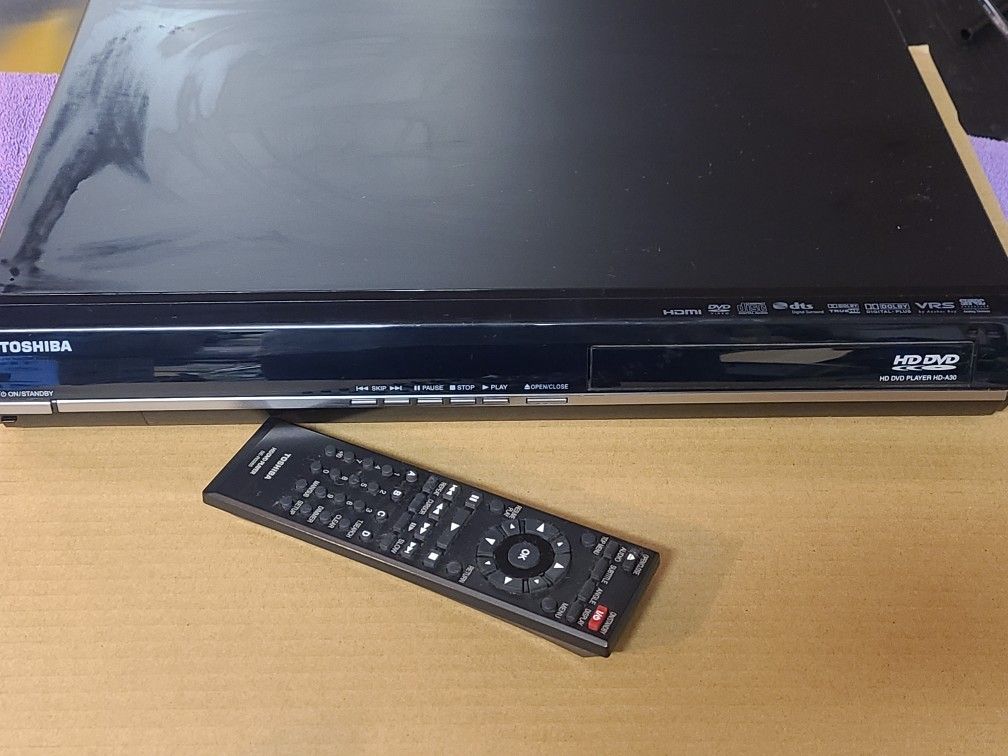 HD DVD Toshiba HD-A30, 8 Movies, NOT Blu-ray Compatible