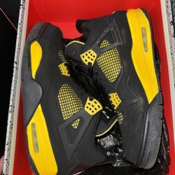 Jordan 4 Thunder 2012