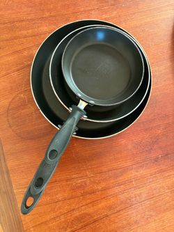 Set of pans